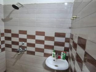 Single Room Available In 3BHK Flate Vacation rental in Noida