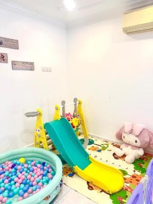 Double Storey 5 bedroom @ 18pax Vacation rental in Malacca