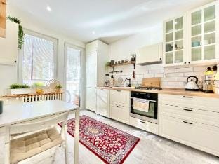 Family-Friendly Home-Free parking-12 min to Center Apartment in Bratislava