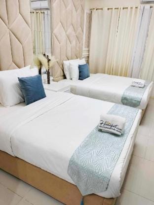 Homefort Twin Bed Suite - Red Residences Makati 2 Apartment in Pasay