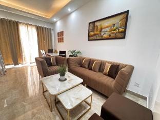Moydom SkyHigh Luxurious Cozy 2bhk 0 Km from Delhi Apartment in Noida