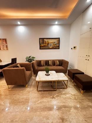 Moydom SkyHigh Luxurious Cozy 2bhk 0 Km from Delhi Apartment in Noida