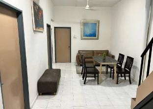 ANAS POOL HOMESTAY  Vacation rental in Malacca
