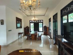 Rumah nuansa keraton Vacation rental in West Java