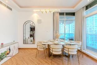 Luxury 3BR with Stunning Full Marina View in Dubai Vacation rental in Dubai