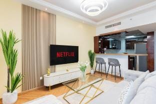 Luxury 3BR with Stunning Full Marina View in Dubai Vacation rental in Dubai