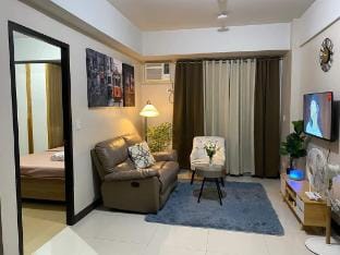 Araneta Center Manhattan Heights Tower B Condo Vacation rental in Pasig