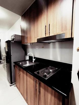 Summer and Storm Escape Shore 2 Apartment in Pasay