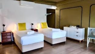 Glamping Accessible Tent 7 Twin King single beds Vacation rental in Horseshoe Bay