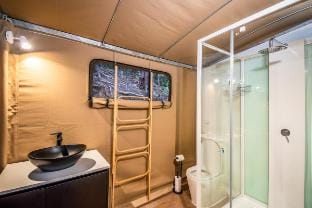 Luxury King Glamping Tent 9 Vacation rental in Horseshoe Bay