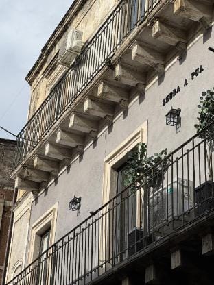 Zebra a Pua' Apartment in Catania