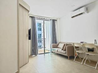 芭提雅市中心水系公寓奥林巴斯 拥有环公寓泳池 桑拿房 健身房 Apartment in Pattaya City