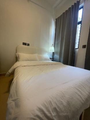 V3:Private Suite with Washer, 30 Sec to Jordan MTR Apartment in Hong Kong