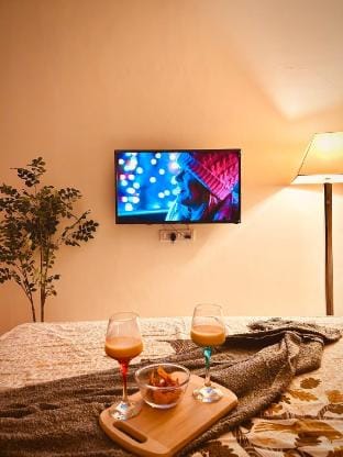 Bliss Retreat-cozy studio w/pvt balcony & a swing! Vacation rental in Maharashtra