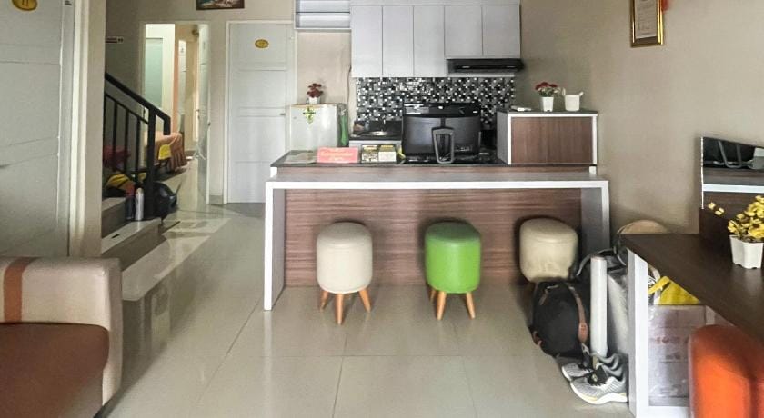 Homestay Harmony Syariah RedPartner Near Juanda T2 Hotel in East Java