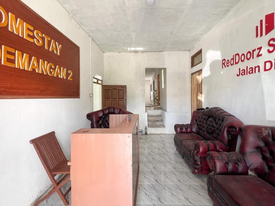 RedDoorz Syariah at jalan Dieng 5 Hotel in Indonesia