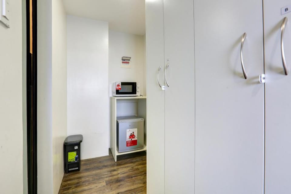 MyTown Madrid, Classy Hostel Bunkbeds Makati Metro Manila Hotel in Makati