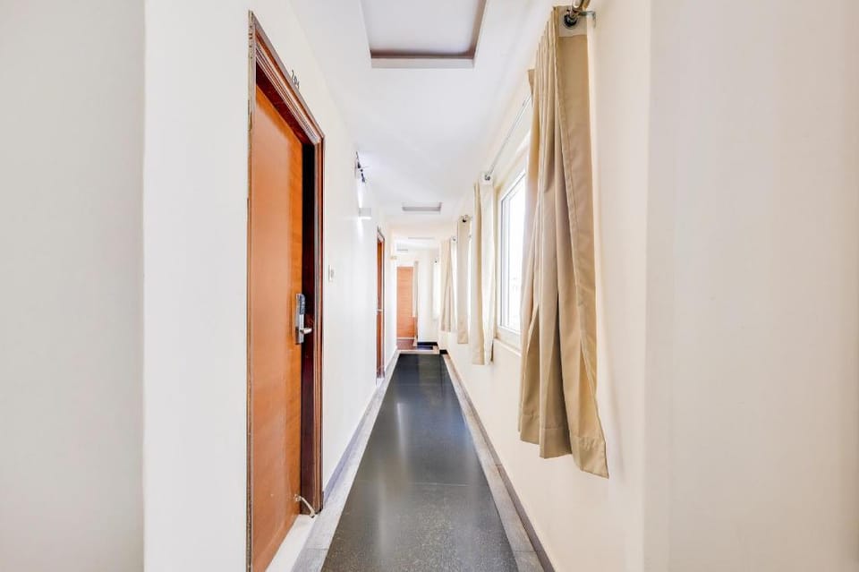 Super Townhouse Dwarka Nagar Near Ramatalkies Hotel in Visakhapatnam