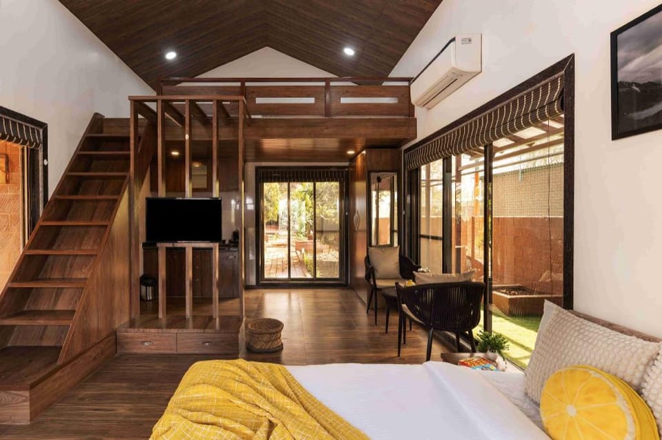 Crimson Bricks and Woods, Resort Cottages, Karjat Hotel in Maharashtra