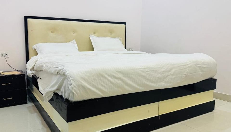 Bhagwan Hotel & Marriage Hall Hotel in Uttar Pradesh