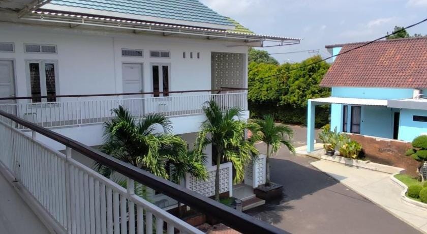 Backyard Guest House Apartment in West Java
