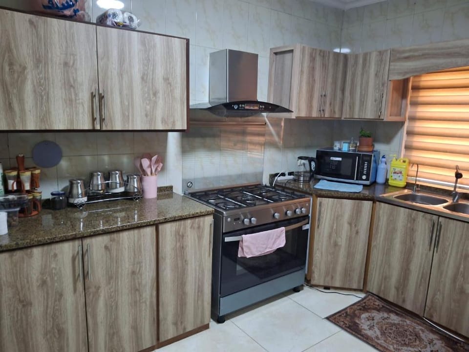 شقة فاخرة بغرفتي نوم - عمَّان - ضاحية الأقصى Apartment in Africa