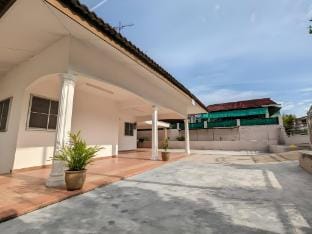 Taman rasah Cozy spacious Bangalow seremban Vacation rental in Negeri Sembilan, Malaysia