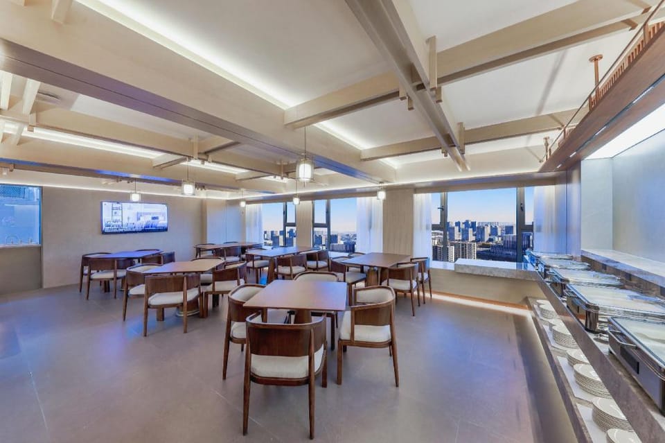Palace Hotels (Zhengzhou High Speed Rail East Station Store) 朗丽兹酒店（郑州高铁东站店） Hotel in China