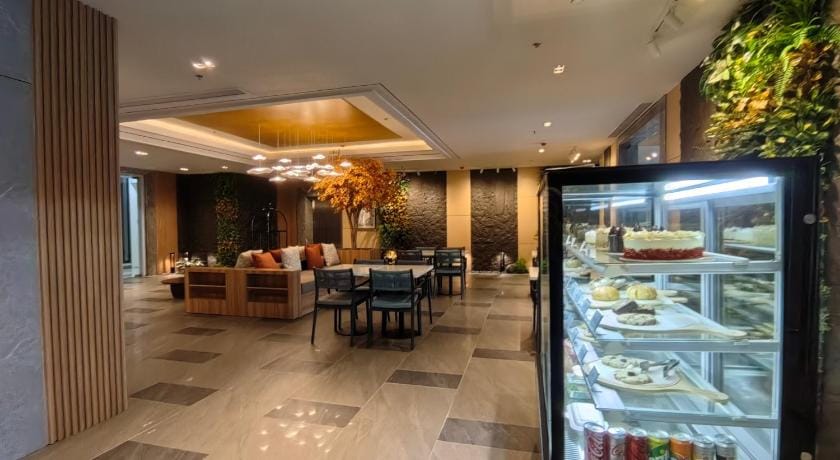 Calm and Cozy City Escape Near NAIA Terminal 3, BGC and Venice Grand Canal Hotel in Makati