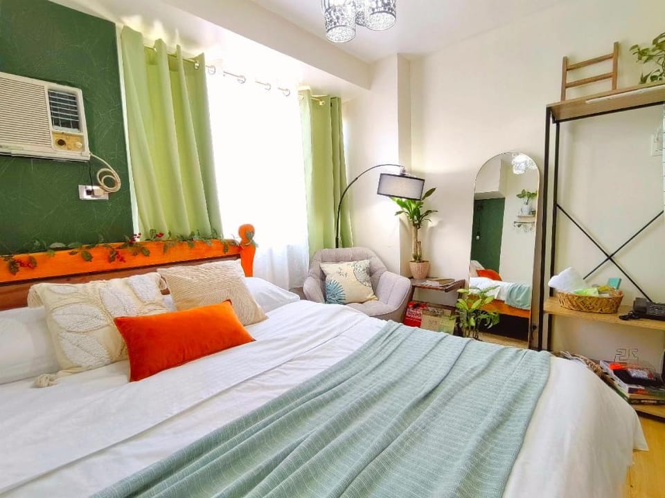 Calm and Cozy City Escape Near NAIA Terminal 3, BGC and Venice Grand Canal Hotel in Makati