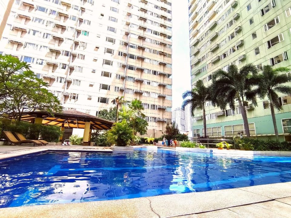 Calm and Cozy City Escape Near NAIA Terminal 3, BGC and Venice Grand Canal Hotel in Makati