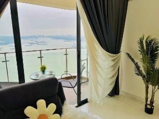 CG03 Lovell Grand Seaview 3+1BR4B LV29 15pax Vacation rental in Johor Bahru