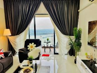CG03 Lovell Grand Seaview 3+1BR4B LV29 15pax Vacation rental in Johor Bahru