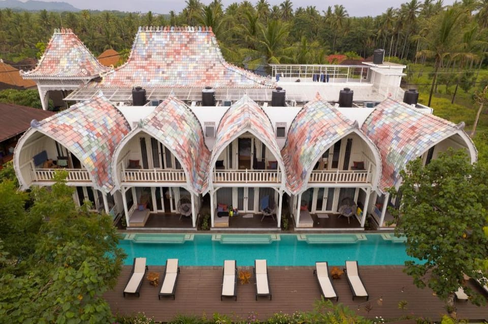 Mambo Beach Resort Hotel in Nusapenida