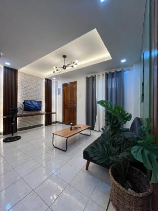 Good for 10 fully furnish house | BudgetBunks Vacation rental in Central Visayas