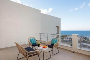 Peach- Sea View Exclusive Maisonette Apartment in Crete