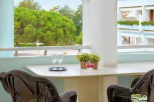 Bright retreat with pool in a quiet and green area close to the beach Apartment in Friuli-Venezia Giulia
