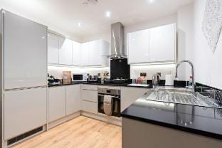Exclusive Apt in JQ | Sleeps 6 Apartment in Birmingham
