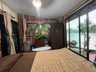 Smiley Bungalows Guest House Campground/ 
RV Resort in Ko Pha-ngan Sub-district