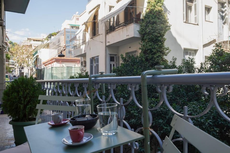 Spacious Apartment Near Acropolis Metro Koukaki Apartment in Athens