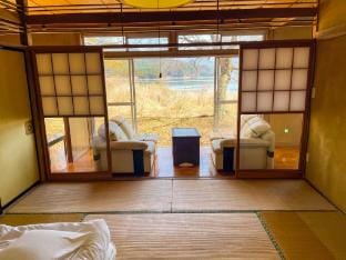 BBQ Available - Scenic Accommodation Overlooking Lake Kawaguchi, Lakefront Cottage Smile Villa in Shizuoka Prefecture