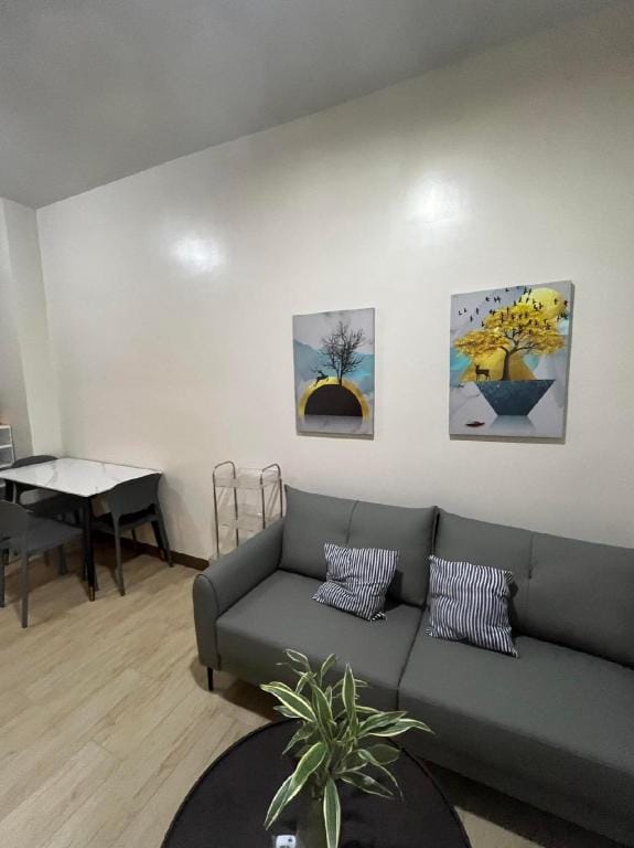 Near MOA&NAIA Pet Friendly max.3Pax close OKADA 8T Apartment in Pasay