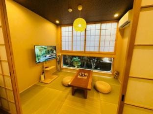 Himari Walk-6min , 2BR  Tatami, Easy Access to USJ Apartment in Osaka