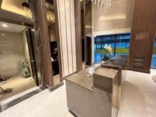 Gentry Manor Near MOA Okada Balcony Fast Wifi Netflix 8K Apartment in Pasay