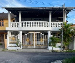 RIS GUEST HOUSE Vacation rental in Malaysia