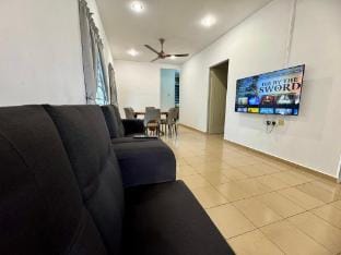Cozy Stay@ALMA NearAEON大山脚温馨民宿 Vacation rental in Penang