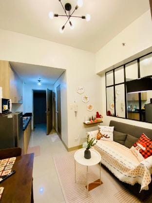 J&E Cozy Staycation Apartment in Pasay
