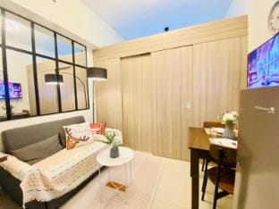 J&E Cozy Staycation Apartment in Pasay