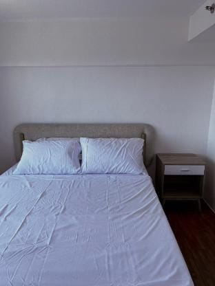 Loft-type condo in Mandaluyong w/ view & parking Apartment in Mandaluyong