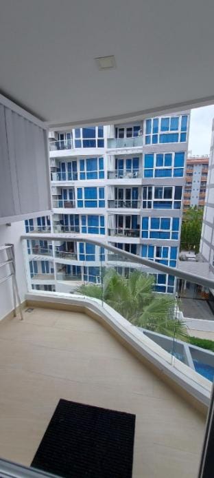 Grand Avenue Pattaya, 2 br -2 bath,pool-view,60sq Apartment in Pattaya City